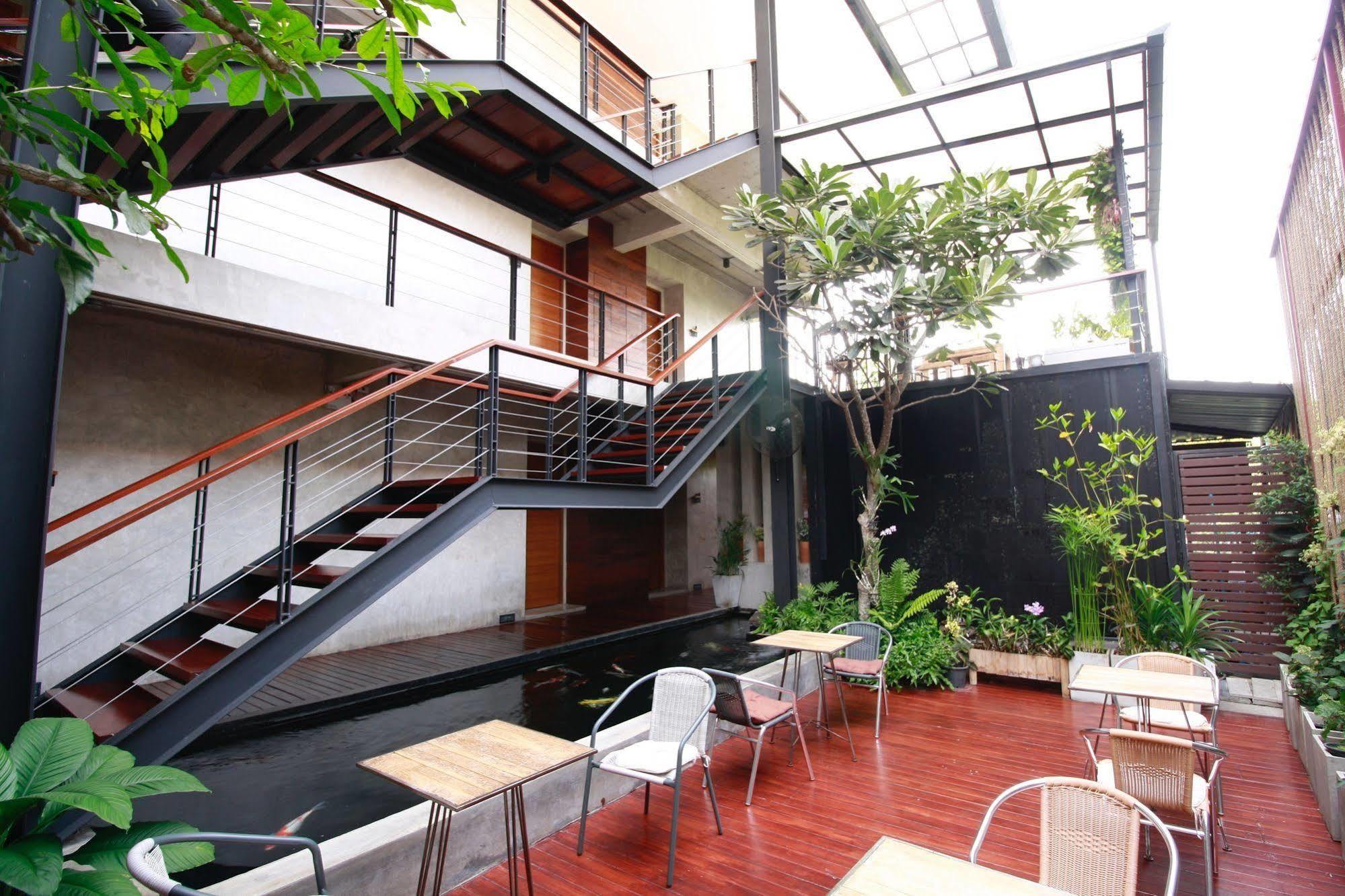 Bed and Breakfast zzziesta Chiang Mai Esterno foto